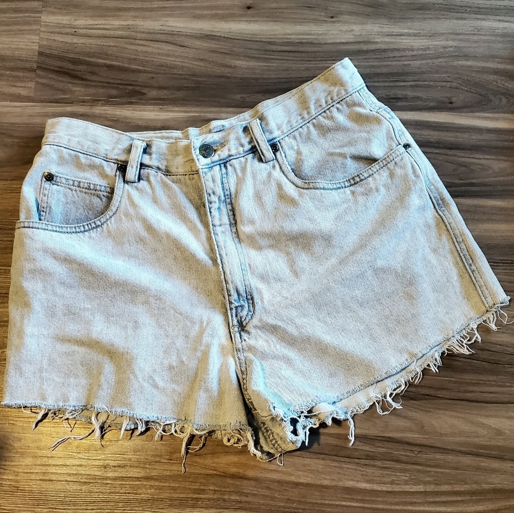 LizWear Distressed Americana Cutoff Shorts - Picture 3 of 16